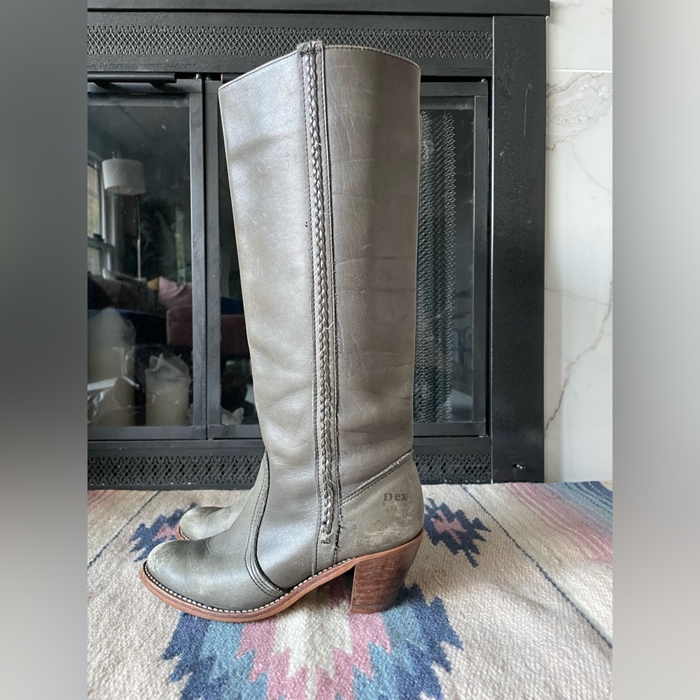 Vintage Dexter Women’s size 7 leather heeled boots.